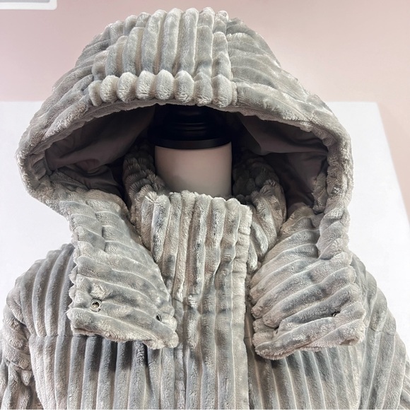 American Eagle Women’s Small Gray Soft Ribbed Textured Puffer Coat Jacket New - Picture 6 of 16